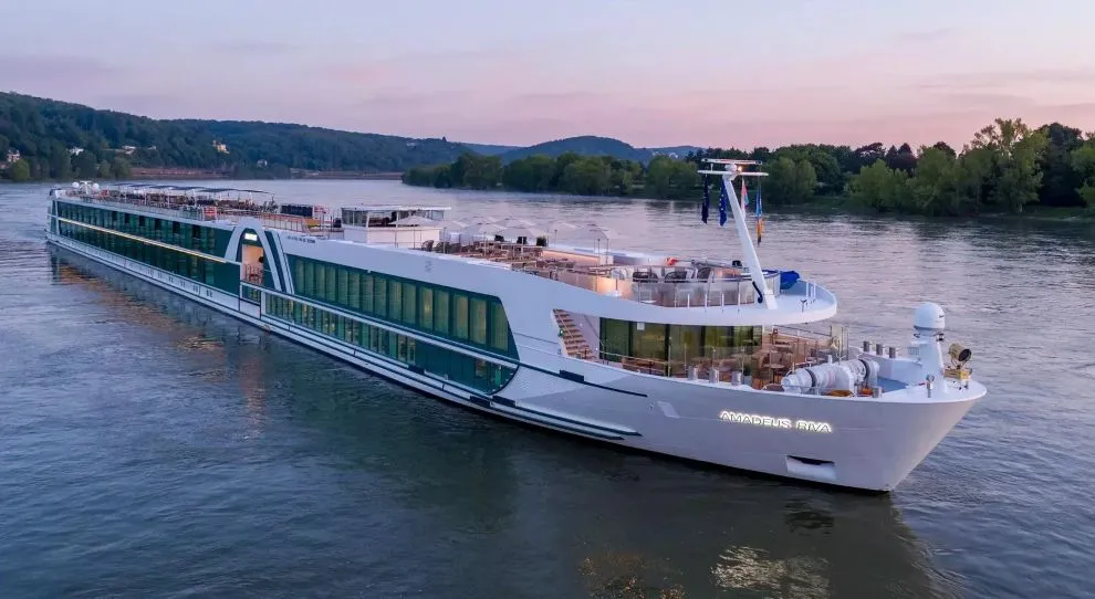 Amadeus Riva ile Ren Nehrinde Noel Pazarları (Uçaklı Paket)-1